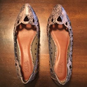 Scalloped Edge Mia flats size 7.5